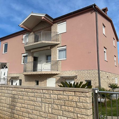 Apartments Ban Galižana エクステリア 写真