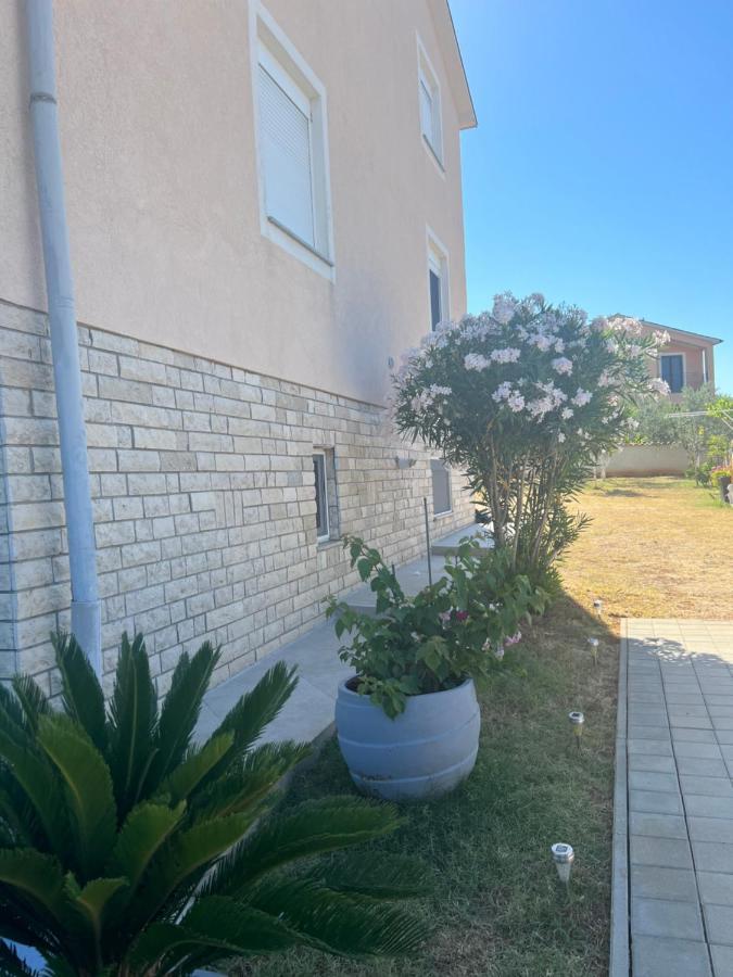 Apartments Ban Galižana エクステリア 写真